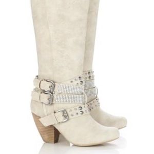 Not rated size 9 boots